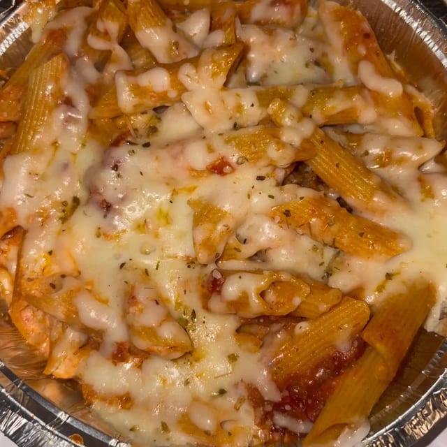 Baked Ziti & Garlic Bread Lunch and Can Soda.