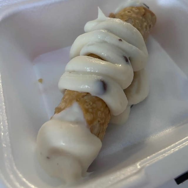 Cannoli.